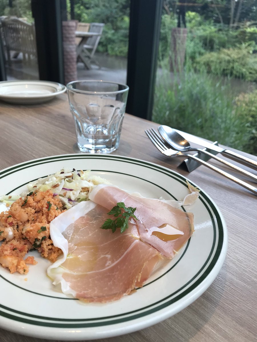 おでん Handmade作家 昨日は新宿駅新南口の Newoman の ローズマリー でランチ をしました 店内がゆったりしていて新宿を感じさせない素敵なお店でした 色々な話しで刺激されて帰ってきました それにしても食べた ごちそうさま