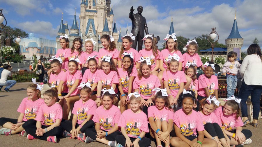CoasttoC's tweet photo. We are looking forward to the Pop Warner National Cheer &amp; Dance Championship coming up! We would love to host your teams in our beautiful 8 bed/ 7 bath vacation home! 
@popwarnerlittlescholars #insidepopwarner #popwarnersuperbowl #popwarnercheeranddance #popwarnernationals https://t.co/ODfKqMTExN