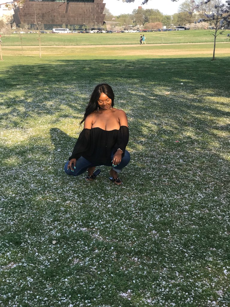 bblackgoldd's tweet photo. The hashtag should be #bigtittietwitter but I'ma chill ๐ #BigBreastsTwitter #bigforeheadtwitter #bigegotwitter https://t.co/soBVeo08AA