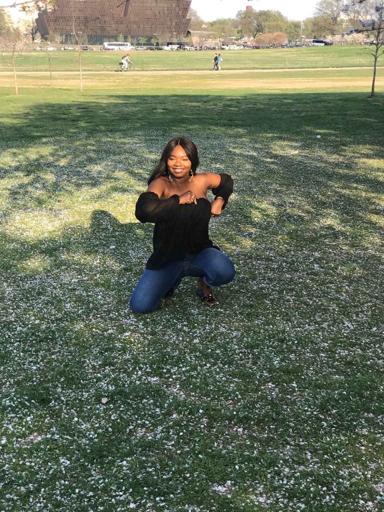 bblackgoldd's tweet photo. The hashtag should be #bigtittietwitter but I'ma chill ๐ #BigBreastsTwitter #bigforeheadtwitter #bigegotwitter https://t.co/soBVeo08AA