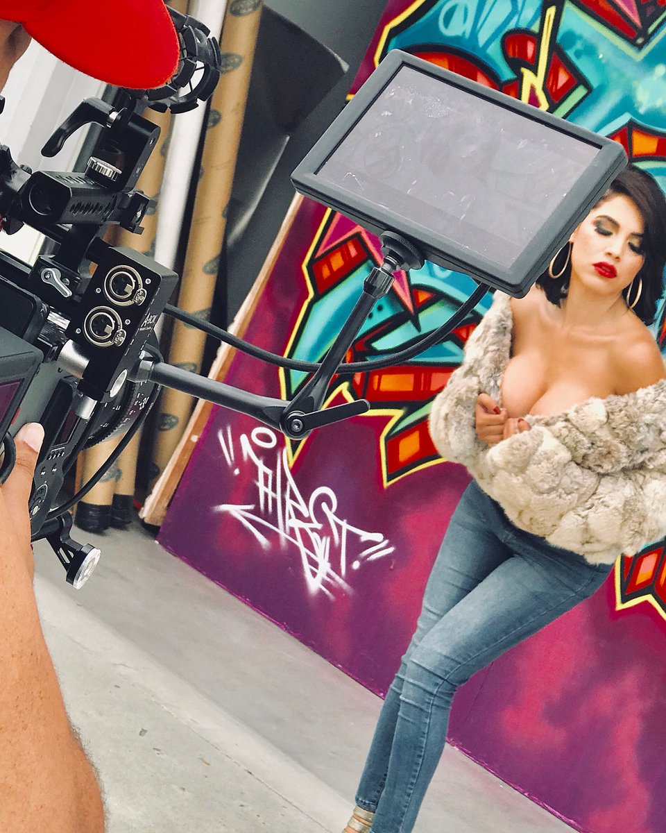 monikalajefa's tweet photo. What an amazing shoot today! Stay tuned...  #LaJefa #Monika #SavageCrewRecords #JayebEnt https://t.co/ufULDGvnpD