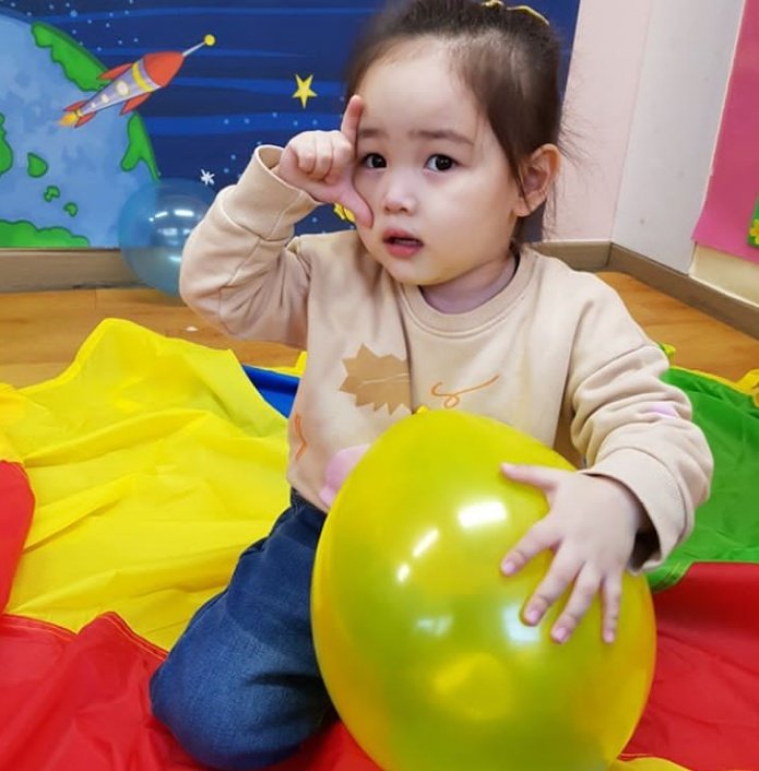 Kesayangan mom sama daddy

*Kecupin pipi gembil luna*