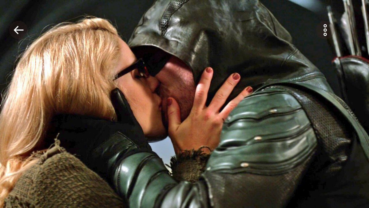 EmiBettRickards's tweet image. Meaning of Acronym OTP is simple

One
True
Pairing

That is, a relationship of true love, so there is an alliance of reciprocal love. In Portuguese we call a casal, in Spanish we call a pareja, and in English we call #Olicity.
