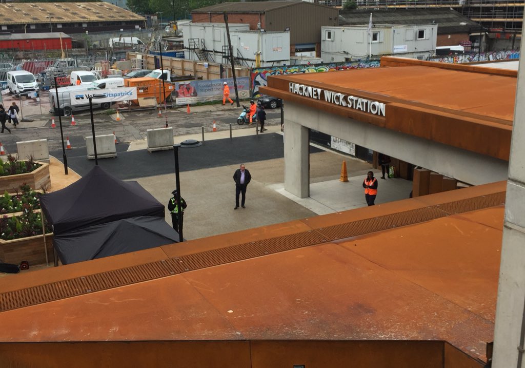 Nice to spot <a href="/mayorofhackney/">Mayor of Hackney</a> at launch of new and more accessible #hackneywick station this am. Thanks <a href="/RoutesCoffee/">Routes Coffee</a> for the tasty coffee and smiles ☺️☕️