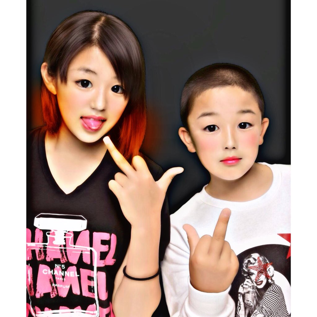 TENJU14's tweet photo. 1日目中間テスト終わり~
ほんまオモロいいとこやわ👅
まじ姉弟みたいやわ爆笑 https://t.co/G1rRS0vxGN