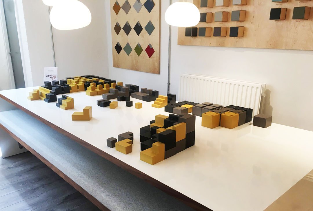 workagileuk's tweet image. As it's a bit damp out there this morning, come seek comfort &amp;amp; inspiration at our Banner St showroom! We have an extensive range of products to view, in addition to our brand new #MaterialsLab displaying 23 new colours, 12 new fabrics and 20 new modules #CDWFestival #Huddlebox