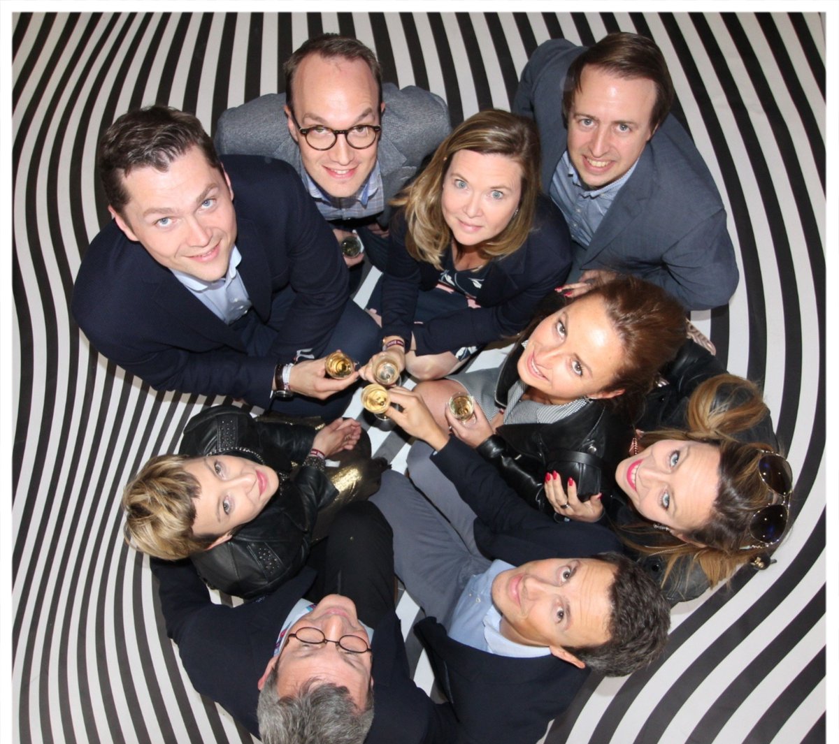 bpostmedia's tweet photo. Onze 'In-Home Advertising Experience' studie van @GfK wint zilver op de #AMMAawards! Zoom op een leuke avond, een geweldig team en een zilveren studie: https://t.co/rH7Fxz0qIH #spreadtheIHAlove https://t.co/IUN7TtkD93