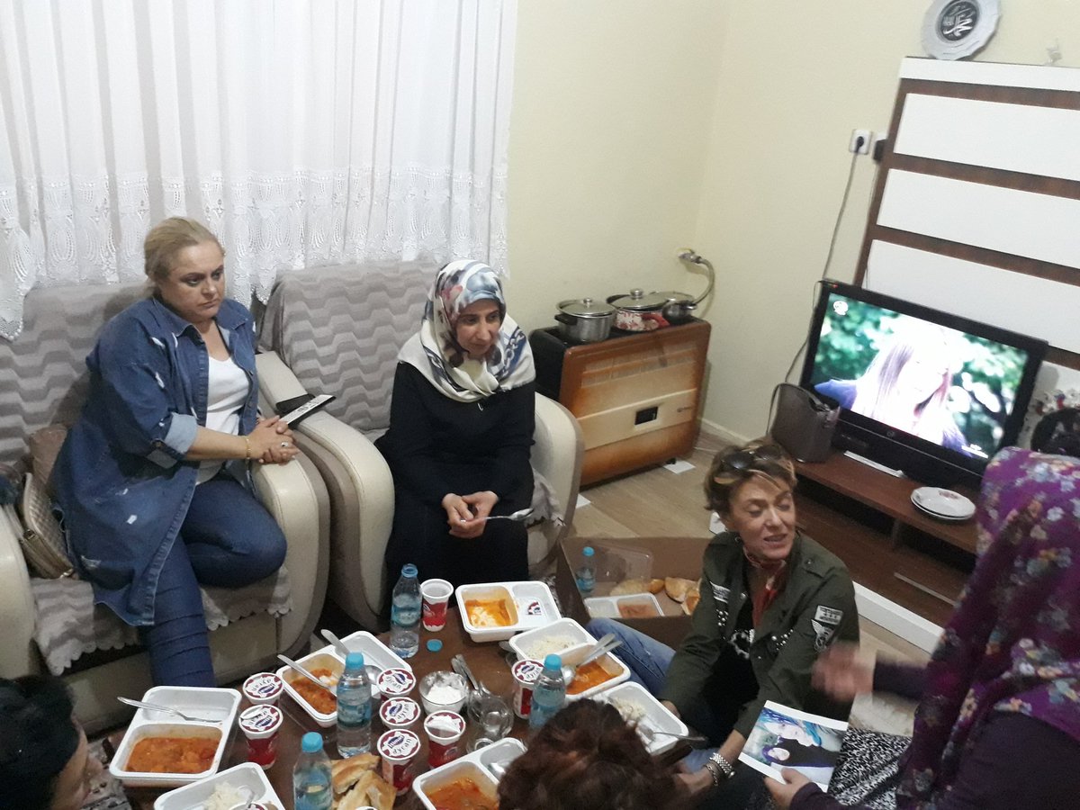 ak_catalca's tweet photo. Çatalca ferhatpaşa Mahallesi'nde gönüllere misafir olmaya, Ramazanın birliğini bereketini paylaşmaya devam ediyoruz. https://t.co/giVGvI3L9r