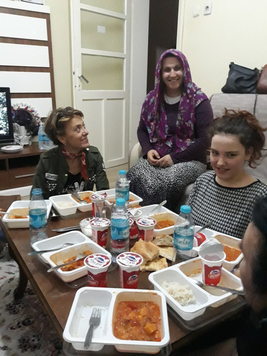 ak_catalca's tweet photo. Çatalca ferhatpaşa Mahallesi'nde gönüllere misafir olmaya, Ramazanın birliğini bereketini paylaşmaya devam ediyoruz. https://t.co/giVGvI3L9r