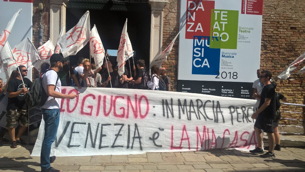 Sale Docks tweet media