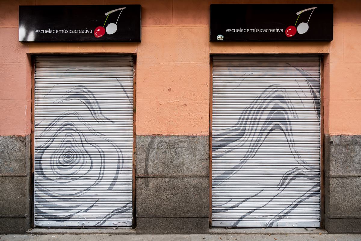 Pinta Malasaña (@pintamalasana) on Twitter photo El italiano <a href="/nicholas_perra/">Turtle Spanker</a> acudió a #PintaMalasaña desde Bolonia para plasmar estas sugerentes texturas abstractas, habituales en su trabajo, sobre estas persianas de la calle Dos de Mayo El italiano <a href="/nicholas_perra/">Turtle Spanker</a> acudió a #PintaMalasaña desde Bolonia para plasmar estas sugerentes texturas abstractas, habituales en su trabajo, sobre estas persianas de la calle Dos de Mayo