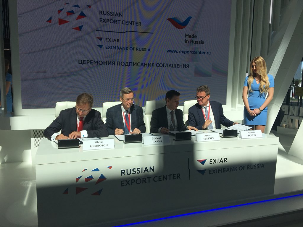 olaf189's tweet photo. @BMEeV @SPIEF singning a initiative in corporation with @OstAusschuss and russian export center and AHK purchasing initiative russia #bme_international https://t.co/Lx67Q9l8lJ