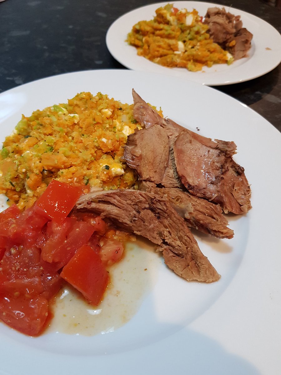 FiWindle's tweet image. Dinner a hit at our place tonight. Leg of lamb with smashed vege (kumara, broc, cauli) + feta, mint, garlic with warm tomato vinaigrette. Thanks for the inspo @nadialimchef @MyFoodBagNZ #NationalLambDay #WayToGrow #LiftYourLamb #NZLamb #CatsLoveLambToo #CatsOfTwitter