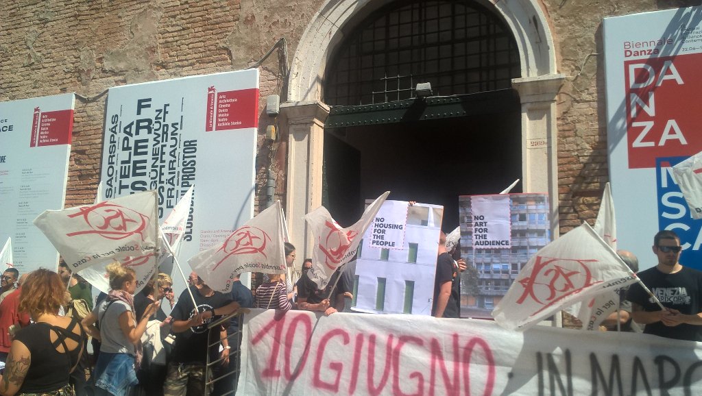 Sale Docks tweet media