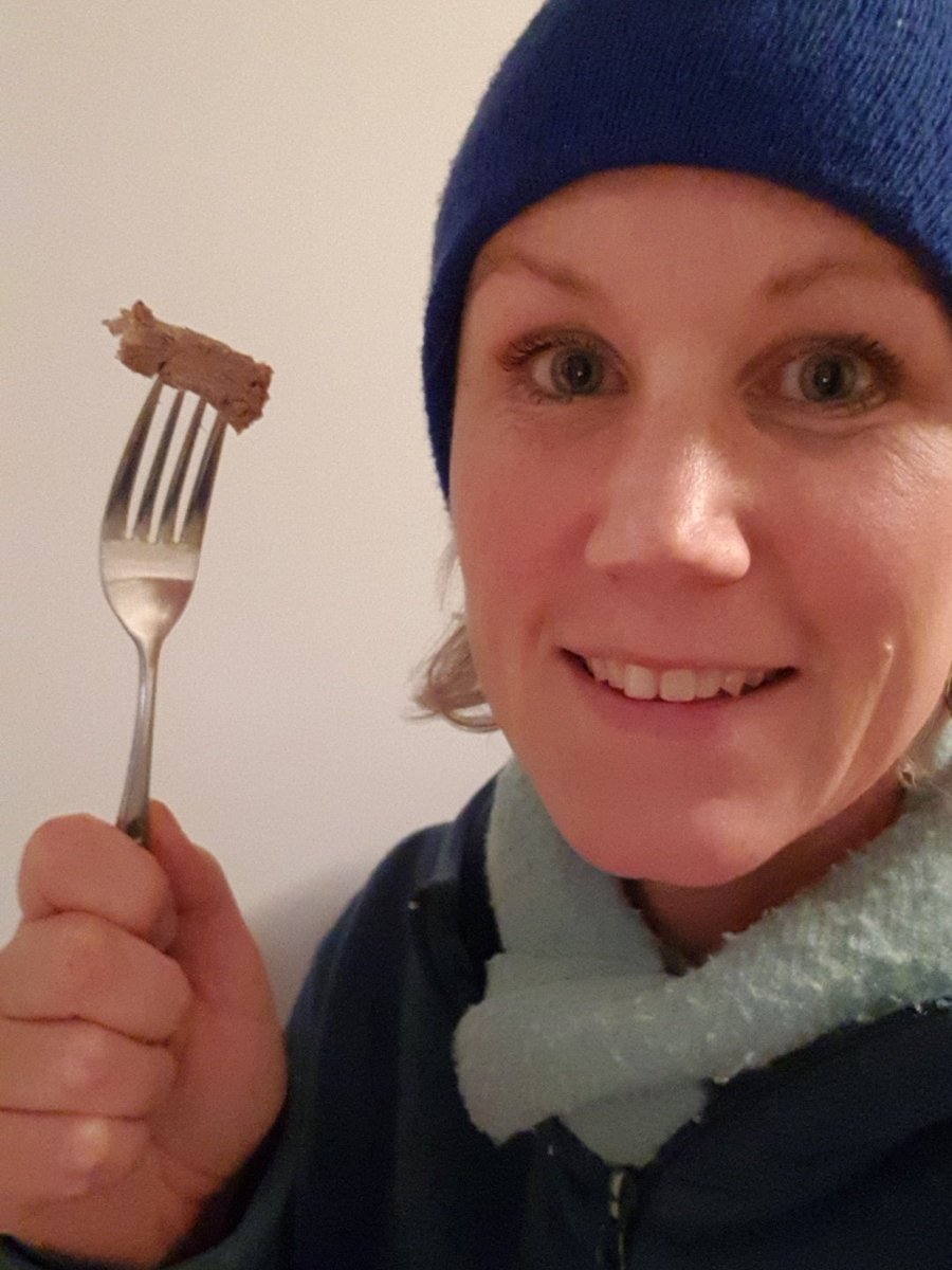 FiWindle's tweet image. Dinner a hit at our place tonight. Leg of lamb with smashed vege (kumara, broc, cauli) + feta, mint, garlic with warm tomato vinaigrette. Thanks for the inspo @nadialimchef @MyFoodBagNZ #NationalLambDay #WayToGrow #LiftYourLamb #NZLamb #CatsLoveLambToo #CatsOfTwitter