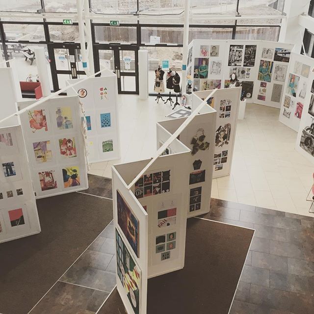 dac_add's tweet photo. Getting ready for the opening tomorrow night 🌚
😊Looking amazing😍
#art #dundee #dapadanda #dundeeandanguscollege #morethanjustacollege #textiles #artists #student #graduation #graphicdesign #computer #photography #productdesign #interiordesign #conte… https://t.co/zOPcaqSeMq https://t.co/xySy59Wtkp