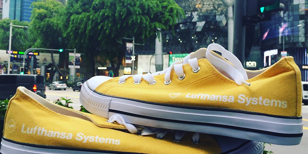 LH_Systems's tweet image. Our #ConsultingShoes on tour! 3 days #Singapore means a busy schedule, lots of intensive conversations and a bit of jetlag. #FindTheRightPartner #ShoesOnTour #AirlineConsulting #Travel #Aviation #Consulting #Yellow #Shoes