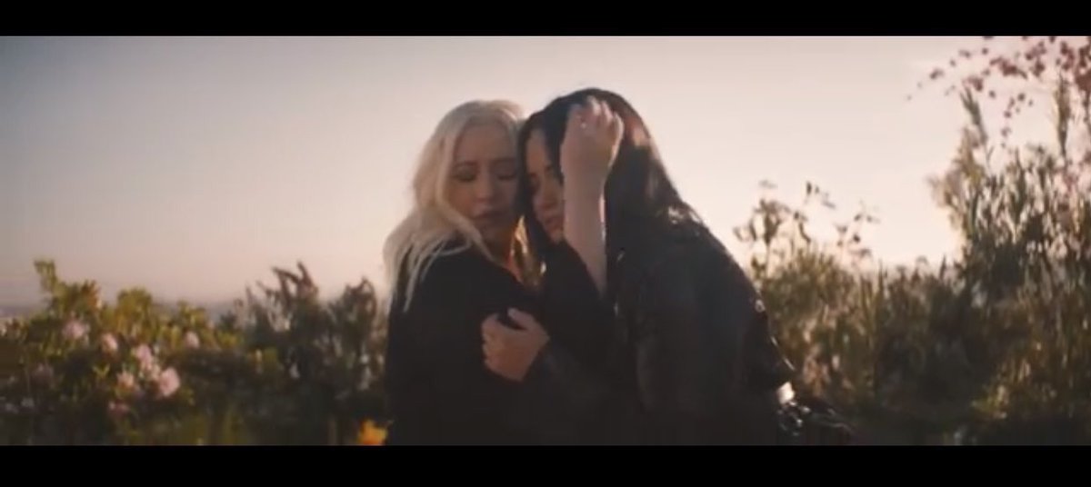 kimmylovato5's tweet photo. Thank you @AshLondonLIVE for playing #FallInLine on Australian radio we love the support @ddlovato #Xtina @WriteOnMe7 #XtinaDemiFallInLine https://t.co/g31AElGe9C https://t.co/zGKh4mQyRW