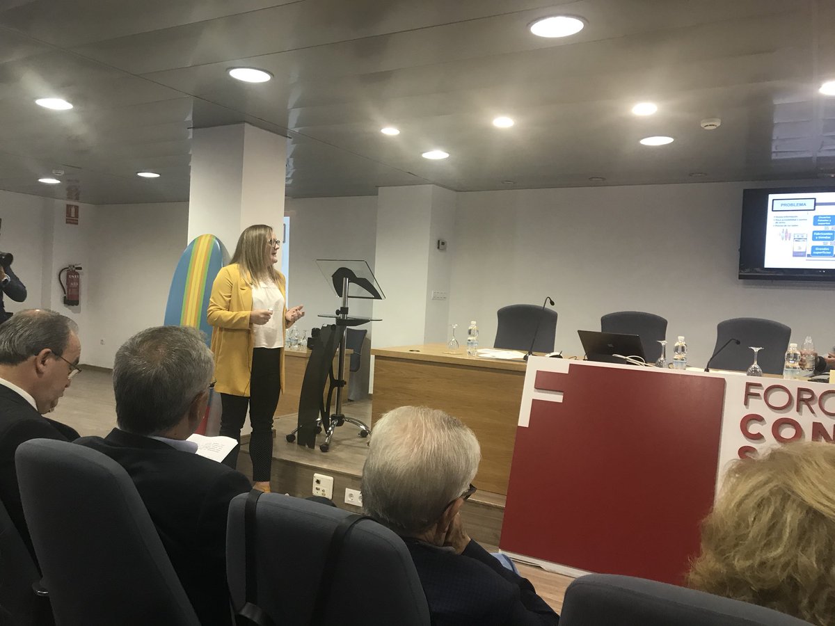 Olgadelapascua's tweet photo. Presentación @clicksurf en #invierTLab @ForoCSA @CSocialUCA https://t.co/ZWoEMWHjRi