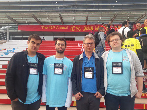 42. ACM International Collegiate Programming Contest'e 140 üniversite takımı katılmıştır. TOBB ETÜ takımı, yarışmaya katılmaya hak kazanan tek Türk takımıdır.  Öğrencilerimiz Erdem Kirez, Onur Yıldız, Murat Akburak ve Doç. Dr. Osman Abul'dan oluşan takımımızı kutlarız.