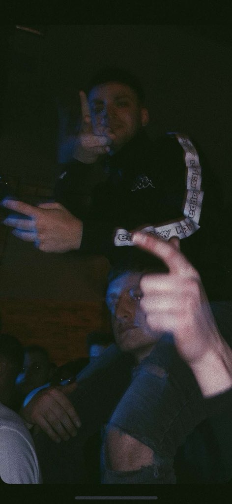 lukerizz0's tweet photo. @jamesmcgarry69 happy birthday my bfg, have a sick day bro #insiiiiiiiide https://t.co/9GdvgU6Fcd