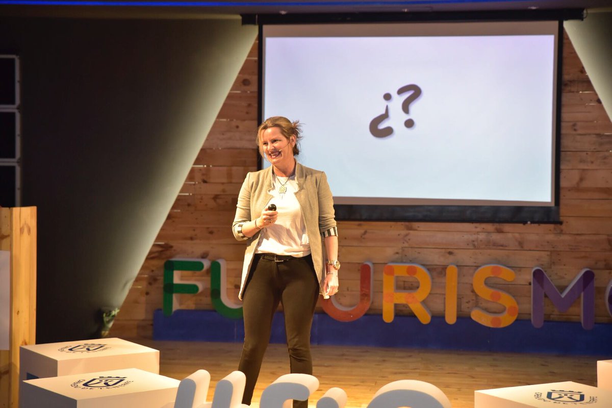 INbusinessTF's tweet image. Comienzan las #Microtalks con #SendaEcoway y su Co-founder y CEO SmartLinking @lolazero, su primera pregunta ha sido ¿Qué Mueve al mundo? esto promete.... #fi2 es #Tenerife2030 con #INtechTenerife