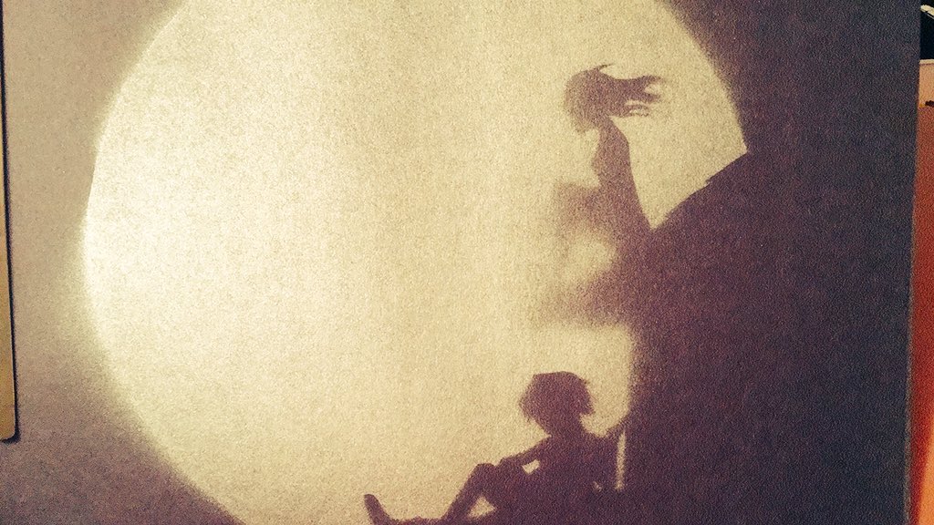 basttiebeast's tweet photo. Based on some image I found, mini graffiti art @PatrickRothfuss my favourites Auri and Kvothe #TNOTW https://t.co/Q5q4QeXW0K
