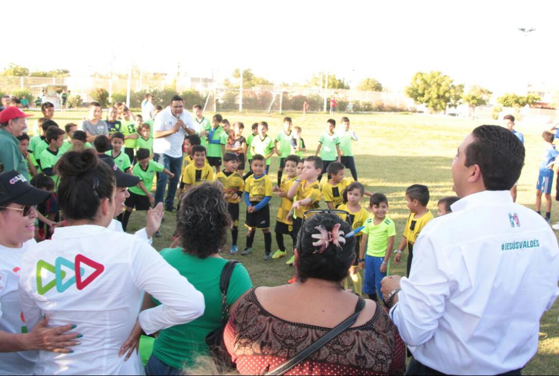 ChuyValdesP's tweet photo. Hoy recorrimos las colonias #DíazOrdaz y #VillaColonial, también la Unidad Deportiva de la colonia #VillaVerde #ChuyValdés #SíMeEscuha #MásPorCuliacán https://t.co/p2PQZUUALO