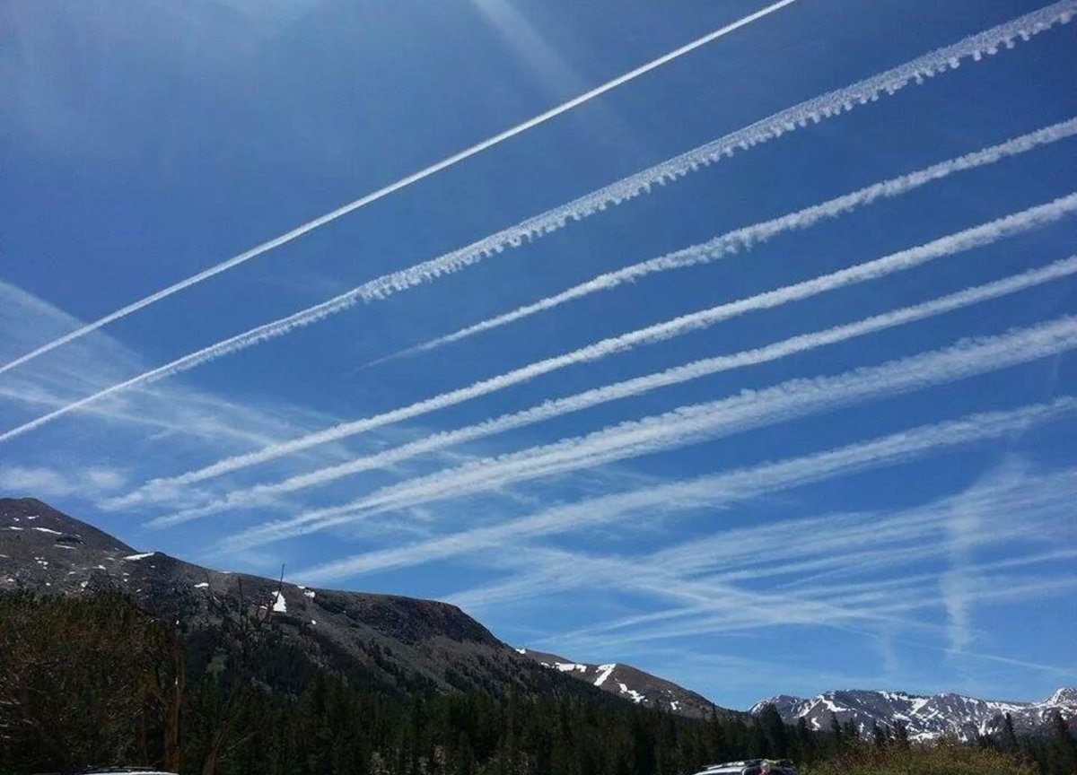 mapepagg's tweet image. Estoy esperando que #Evole nos descubra la verdad sobre los #chemtrails que invaden el cielo sobre nuestras ciudades, casas, colegios... Ahora tb por la noche.