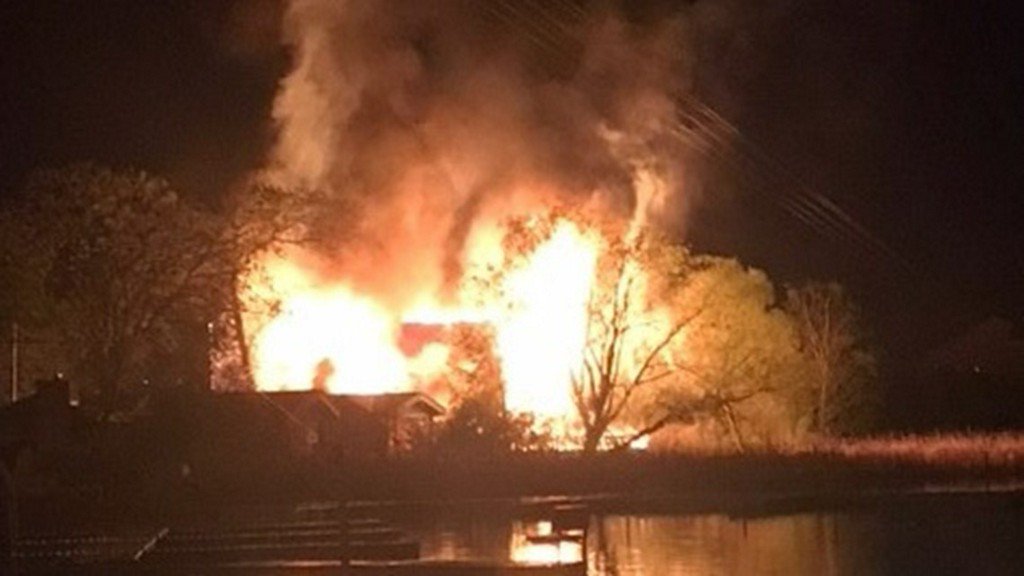 Kare 11 On Twitter Fire Destroys Cabin At Breezy Point Resort