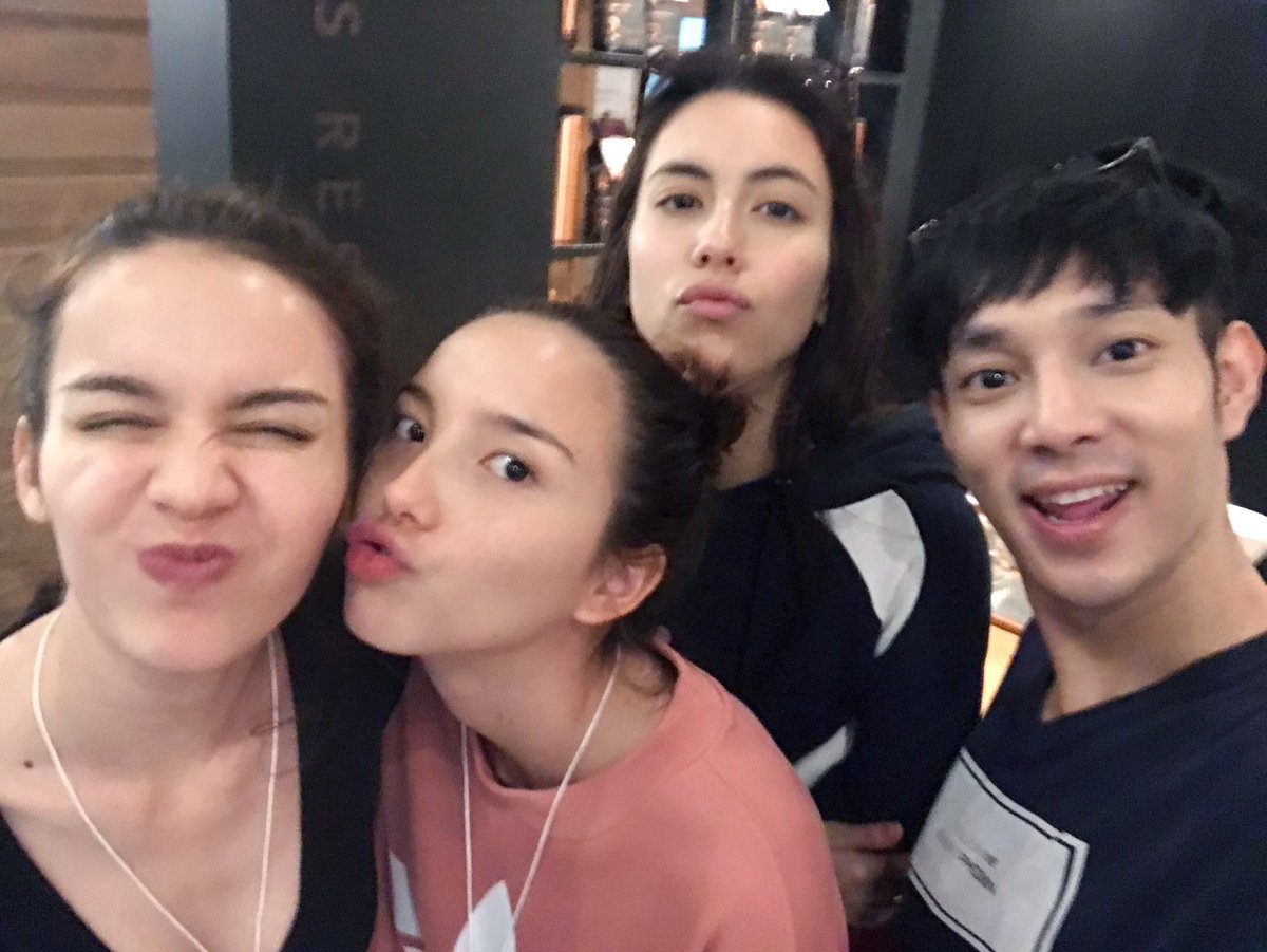 NightPhoomin's tweet photo. ไปฟิตเนส แวะสตาร์บัสก็ยังบังเอิญเจอโดยไม่ได้นัดหมาย 
... หนีกันไม่พ้นจริงๆ ✨✨✨ #ทีมกัลยาณมิตร https://t.co/yjEwC0xPIQ