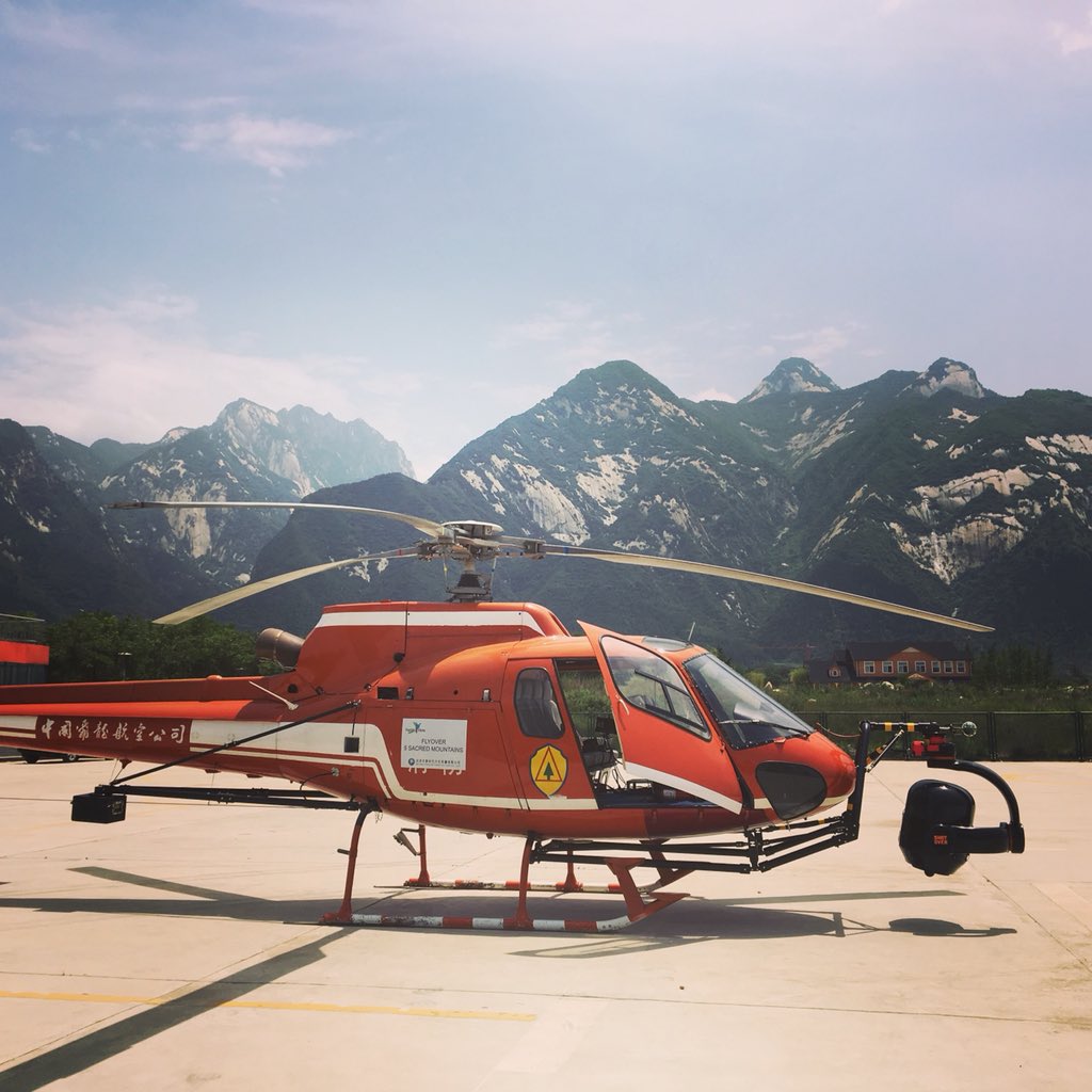 FlyrideFilms's tweet image. Preparing for take off in mountain 4/5. #Huashan is the mountain of gold. And the weather is cookin’! @moonrakervfx @Talesmithtv #flyride5sacredmountains