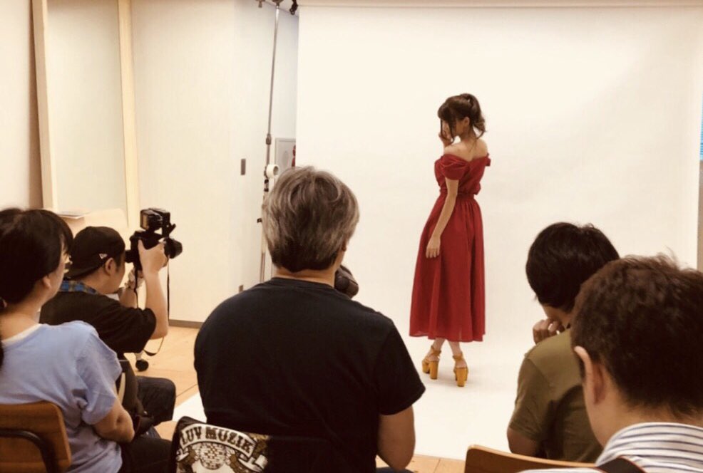 Mimolemon_xx's tweet photo. 福岡みもれ2nd写真集
『MIMORE』発売リリース会見でした📖✨
このあとニュースになるみたいので皆んなも一緒にRTしたり、福岡みもれで沢山呟いて欲しいですっ🙌！！

協力お願いします🤝

#福岡みもれ #MIMORE https://t.co/BIp1oAY6ZS
