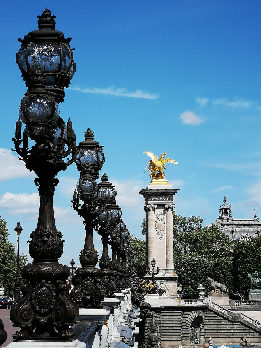 De retour sur @Paris pour ce #JeudiPhoto sur le superbe pont #AlexandreIII cc @BFMParis