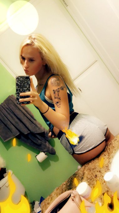 Watch Layla Love's leaked NSFW photo on TwXstars