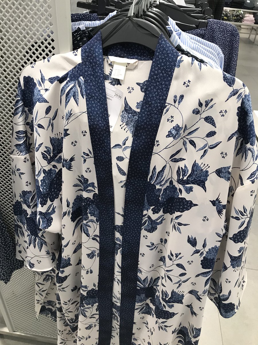 Jasmintea やっぱりコラボのワンピだ コラボと銘打ってないだけで販売はしてるんだ 買って帰ろう 安室奈美恵 H M 安室奈美恵xhm