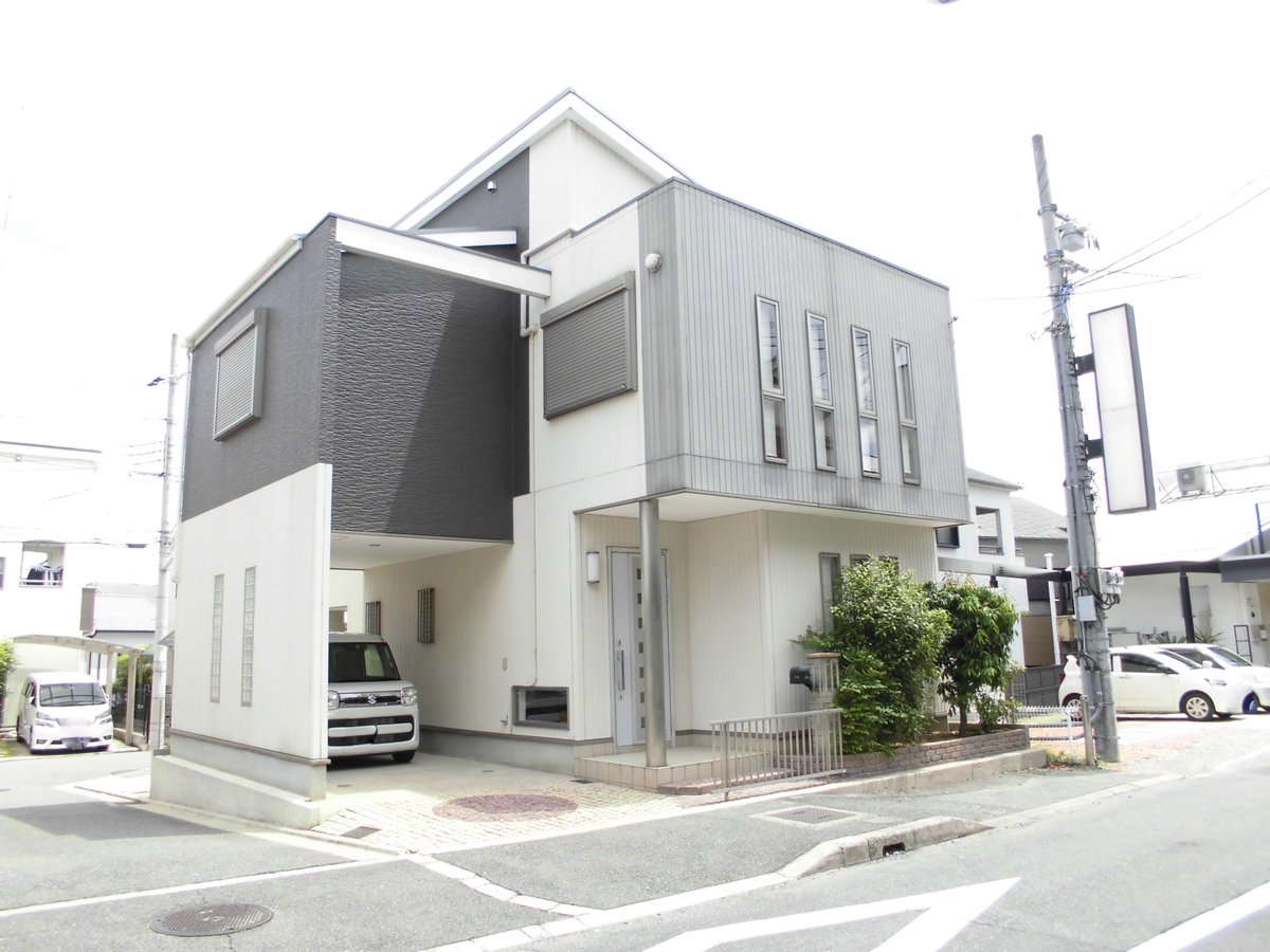 株式会社 ファミリーホーム ブログを更新しました 値下げしました オシャレな外観の一戸建て ５ldkの広々間取りです T Co O3y6lbzqfc 羽曳野市 軽里 ５ldk 中古戸建て 一戸建て