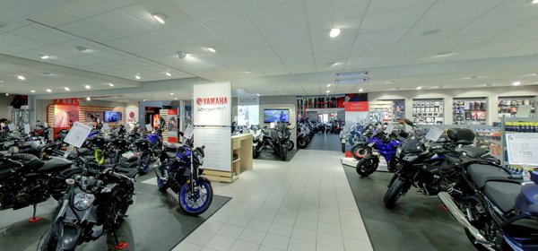 OnlineInBeeld's tweet photo. Binnen kijken bij @GebbenMotoren met een prachtige update van de showroom, grootste @yamaha dealer van Nederland https://t.co/3XCrRYR5MA https://t.co/AdItYrXffC