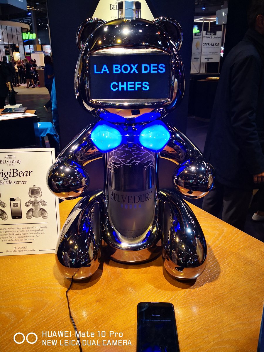 Oups <a href="/LVMH/">LVMH</a> et <a href="/boxdeschefs_off/">La Box des Chefs</a> ca le fait non :-) #Vivatech
