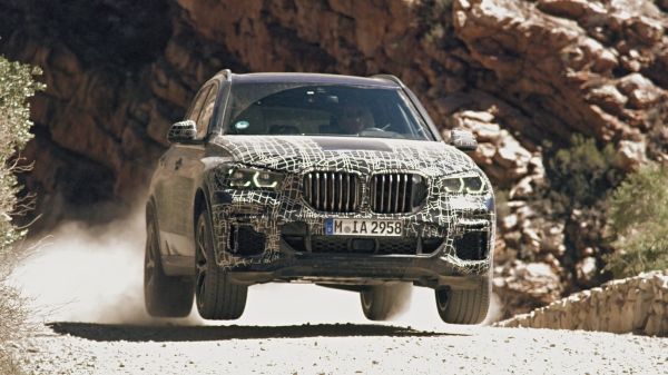 BMW is op dit moment druk bezig met de laatste testfases van de volledig nieuwe BMW X5, deze zal voor einde van het jaar nog bij ons in de showroom staan.
#bmwx5 #dusseldorpbmw