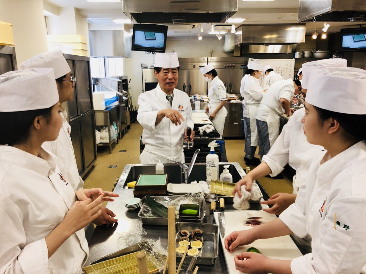 東京ベルエポック製菓調理専門学校 公式 調理師科 日本料理コース 鰯のお造りと柚庵焼きと若狭焼き を作りました 担当の勝又先生の話しにも 皆集中しています 鰯 日本料理 和食 調理師科 東京ベルエポック製菓調理 柚庵 若狭焼き 東京ベルエポック製菓調理専門学校 公式 調理師科 日本料理コース 鰯のお造りと柚庵焼きと若狭焼き を作りました 担当の勝又先生の話しにも 皆集中しています 鰯 日本料理 和食 調理師科 東京ベルエポック製菓調理 柚庵 若狭焼き
