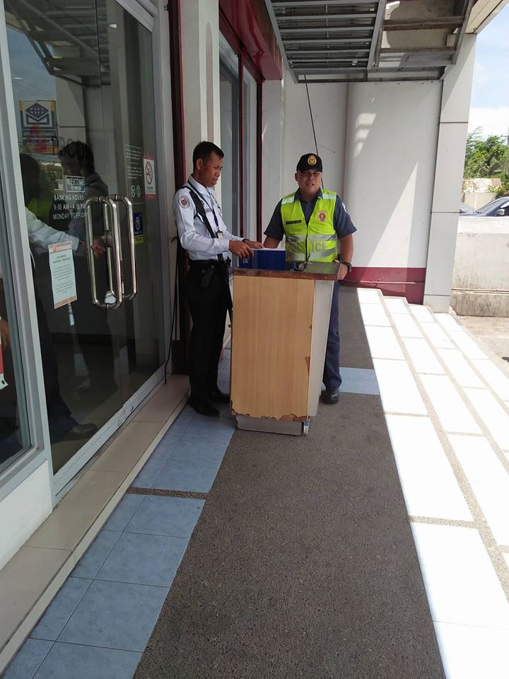 DasmaPio's tweet photo. Dasmariñas CPS
1:40pm of May 24,2018 PCP 3 personnel led by P03 Feliciano conducted Oplan Solignum , along Molino Road Brgy Salawag, Dasmarinas City, Cavite. https://t.co/eo1mOajMUD