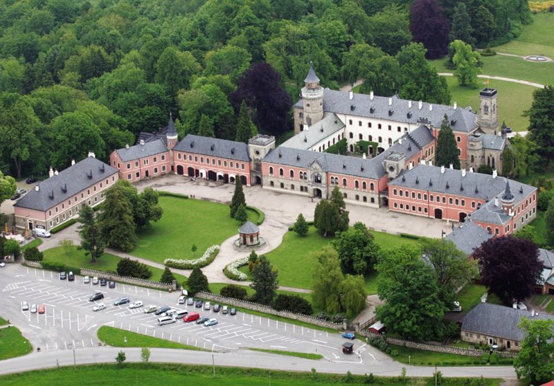 culture_cz's tweet photo. #Traveltip no.11 - Neo-Gothic #Sychrov in #Bohemian Paradise has the largest collection of #French portraits in Central #Europe @VisitCZ https://t.co/2gWG4hEv8B