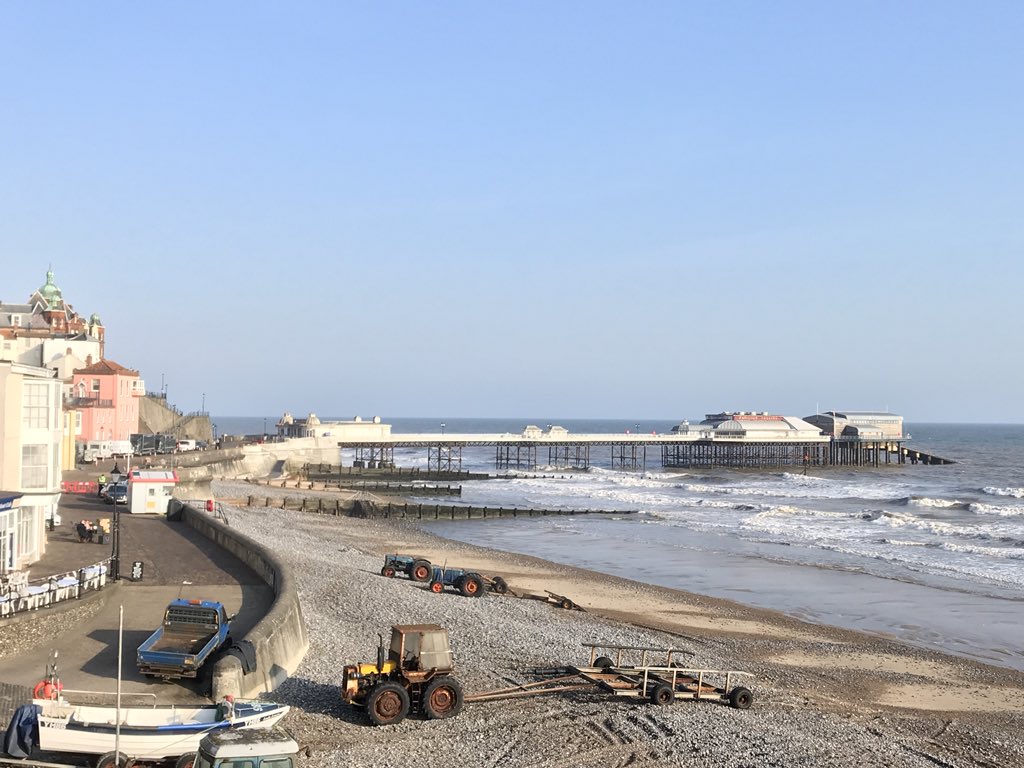 The sun is shining in #Cromer! Doors open for #antiquesroadshow at 9.30am <a href="/BBCLookEast/">BBC East</a> <a href="/BBCNorfolk/">BBC Norfolk</a> <a href="/EDP24/">Eastern Daily Press</a>