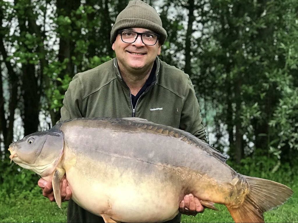 What a week john’s having “The Unit” at 61lb 08oz was I nice wake up call this morning #mainlinebaits #mirrorcarp
