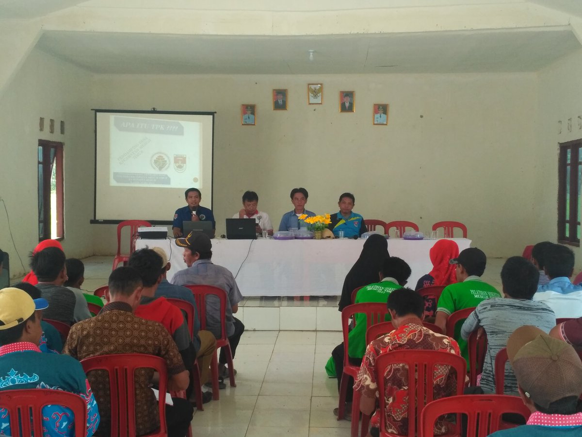 EkoSuprastio3's tweet photo. Pendampingan Terhadap TPK Dalam Rangka Penjelasan Perbub Pengadaan Barang/Jasa di Desa

@jokowi 
@EkoSandjojo 
@taufikmadjid71 
@anwsanusi 
@fachrilabalado 
@tppindonesia 
@PMD_Lampung 
@cik_mashuri
@Ibnuwalidin_lpg
#KorprovLampung 
#AyoBangunDesa https://t.co/KjndQdw05D https://t.co/eh4ibM9bpi