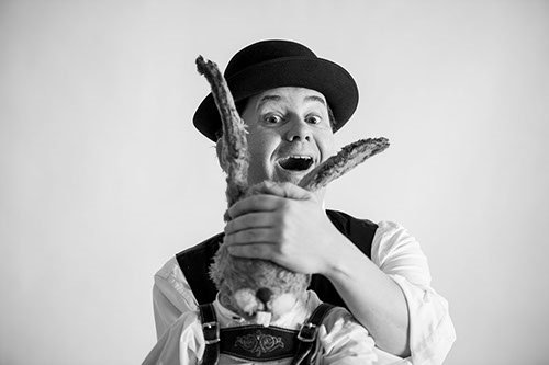 Markus Gimbel zaubert große Kleinkunst 
"Gimbel e Laurin" - Ventriloquist and Magic

05.06.2018 ore 20:00 Uhr
Keller der Stiftung Südtiroler Sparkasse 
Cantina della Fondazione Cassa di Risparmio di Bolzano

Prenotazioni ticket al nr. 0471 316017