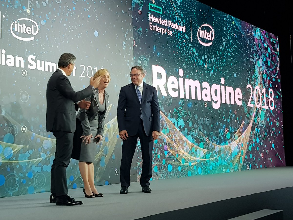 HPE_Italy's tweet photo. Un applauso lunghissimo per @KateSwanborg di @DWAnimation a #HPEReimagine! Thanks a lot for joining us today Kate! https://t.co/Hx3R38A2Mh