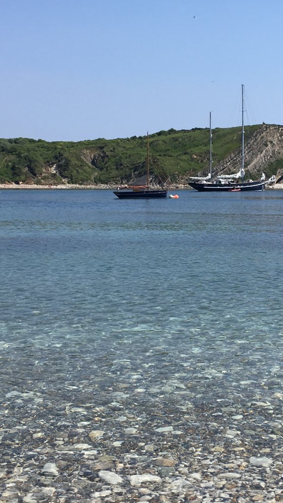 robinson_bryony's tweet photo. Isn’t the uk just beautiful! #Dorset #lulworthcove #crystalsea https://t.co/8cs6dygshv