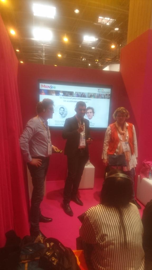 HoxtonPartners's tweet photo. Belle initiative de la @CCI_Paris_IdF et du @MoovJee sur le retour d'expérience du programme de #mentorat de @Bubblz et @EricATLANI pdt d' @ascalium #VivaTech https://t.co/6Si2X2jCgM